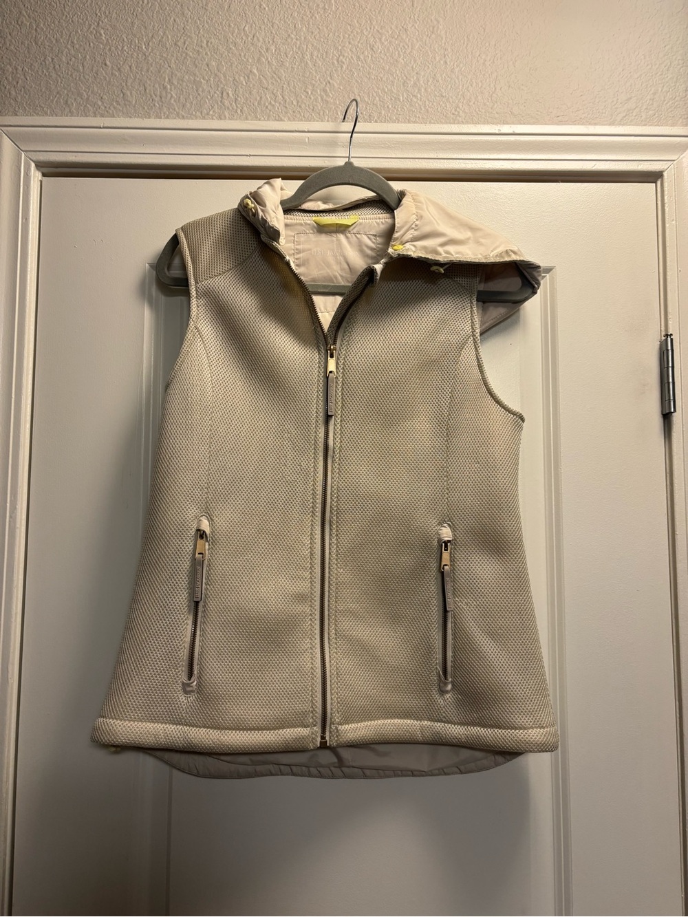 Ilse Jacobsen Hornbæk Women’s Cream/Tan Vest w/ removable hood, Size 40/US 12